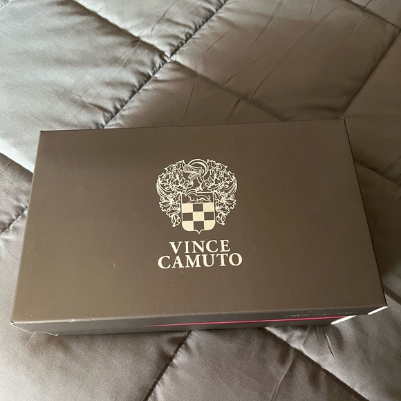 Vince Camuto New- Cay Flat black shoe 9M - Picture 3 of 5